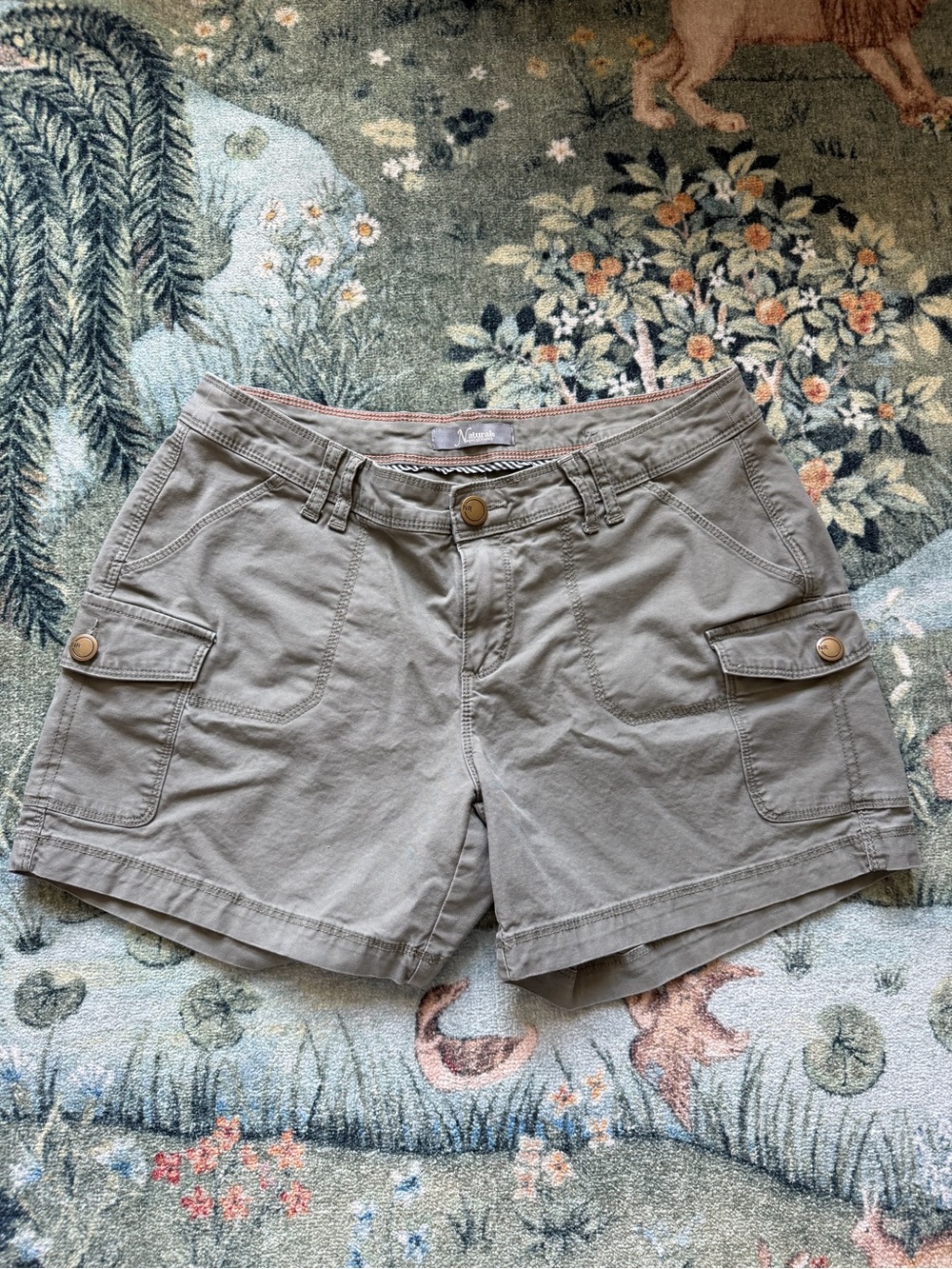 Natural Reflections Cargo Shorts Size 8 Low/Mid Rise 5 inch shorts